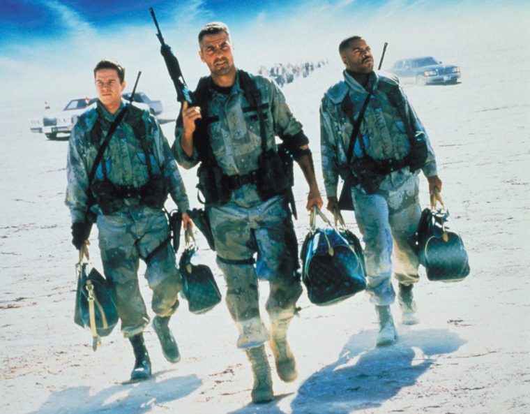 Film : Three Kings (1999) Stars (L-R) MARK WAHLBERG, GEORGE CLOONEY and ICE CUBE. Licensed by CHANNEL 5 BROADCASTING. Five Stills: 0207 550 5509. Free for editorial press and listings use in connection with the current broadcast of Channel 5 programmes only. This Image may only be reproduced with the prior written consent of Channel 5. Not for any form of advertising, internet use or in connection with the sale of any product. film