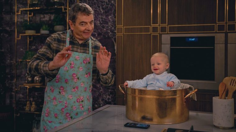 Man Vs Baby. (L to R) Rowan Atkinson as Trevor Bingley, Baby Jesus, in Man Vs Baby. Cr. Courtesy of Ana Blumenkron/Netflix ?? 2025