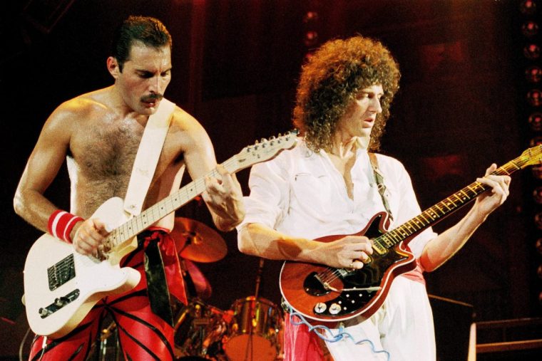 UNITED KINGDOM - SEPTEMBER 01: WEMBLEY ARENA Photo of QUEEN, Freddie Mercury and Brian May performing on stage (Photo by Phil Dent/Redferns)